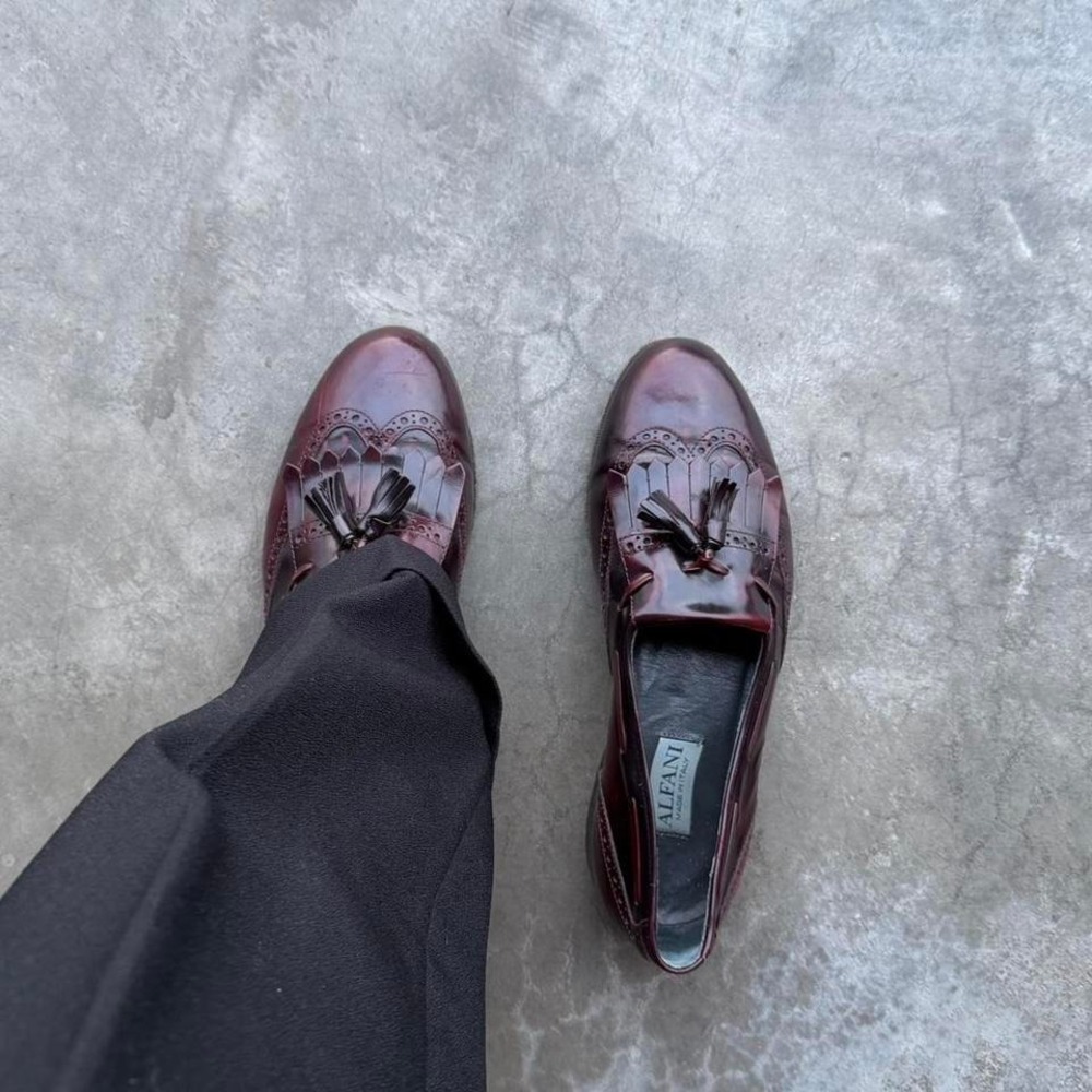 Vintage 90's ALFANI MADE IN ITALY Black Cherry red shiny leather tassel loafers - Picture 2 of 8